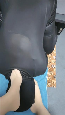【东营天香百合】肉丝脚踩/枷锁囚禁/虐乳 艾彩调教库 第4张