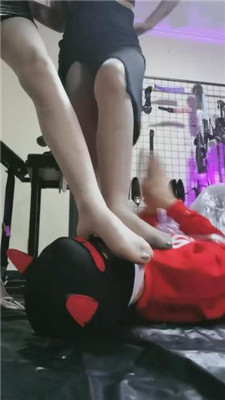 【爱米】双S-臭脚深喉/保鲜膜全包踩虐/封嘴袜子窒息【双视角版】 艾彩调教库 第5张