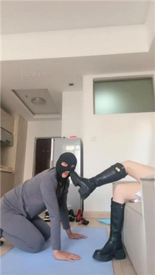 【不期而遇】高跟跺脸/长靴暴力踢踹/耳光挑战/闻原味 艾彩调教库 第2张