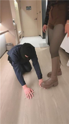 【晓雅】长靴女神-人肉坐垫/碾压踩/数据线抽/夹手指 艾彩调教库 第13张