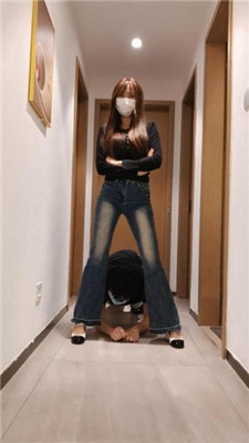 【梵高】白领库里丝下班后的原味诱惑狗 艾彩调教库 第14张