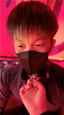 【潘妮女王】KTV-开发送酒服务生做狗-HD绳艺资源网