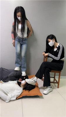 【精神小妹】超暴力双学生S-霸凌情侣奴/奴下奴 艾彩调教库 第23张