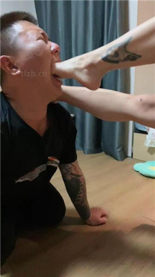 【莉宝儿】带素人175女大学生-膝盖顶裆/混合圣水/虐乳/脚耳光 艾彩调教库 第20张