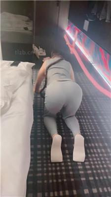 【小林小s】嘴叼白袜/清理运动鞋白袜/骑马转胯/掐乳 艾彩调教库 第6张