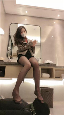 【禾未】腿绞窒息/蛇皮长靴踩虐/骑马/黑丝捂脸 艾彩调教库 第13张