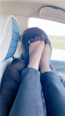【小妮】车内让司机舔闻原味jio 艾彩调教库 第3张
