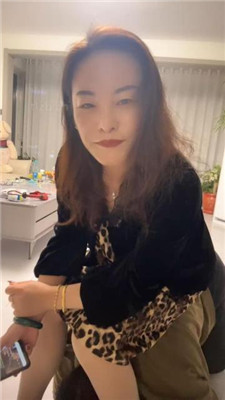 【冰色】恶毒继母-高跟肉丝脚踩狗儿子/口水鞋底 艾彩调教库 第4张