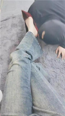 【灵竹】红高跟恋足跪舔/吮吸脚趾 艾彩调教库 第12张