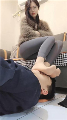 【嘉妮】当脚垫/长靴肉丝踩/臭脚捂脸 艾彩调教库 第7张