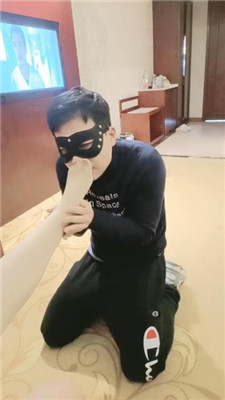 【莉轩】狗儿子迷恋我的肉丝jio 艾彩调教库 第3张