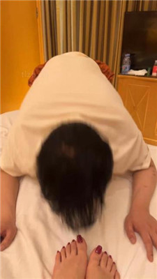 【甜心教主】近距离-疯狂啃吃黑丝美腿 艾彩调教库 第17张