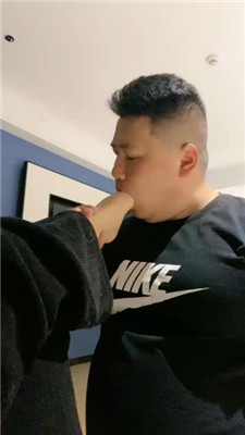 【冷御大大】近距离裸足恋足狂舔 艾彩调教库 第2张