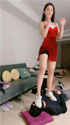 【夏芙】sp/高跟美腿恋足舔/各种鞋踩脚垫 艾彩调教库 第17张