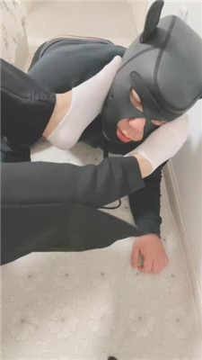 【上上】强迫狗舔穿一天的白鞋原味船袜 艾彩调教库 第5张