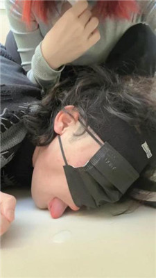 【朱砂痣】运动鞋棉袜裸足-男友变狗全过程 艾彩调教库 第15张