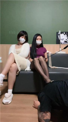 【莉宝儿】带素人175女大学生-膝盖顶裆/混合圣水/虐乳/脚耳光 艾彩调教库 第2张