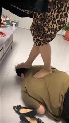 【冰色】恶毒继母-高跟肉丝脚踩狗儿子/口水鞋底 艾彩调教库 第23张
