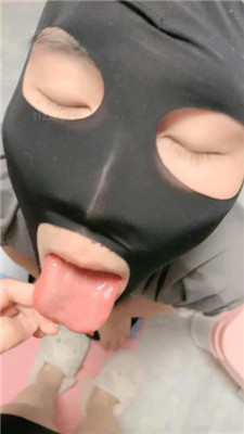 【欣欣子】新人S-短靴白袜/掐乳插嘴/恋足舔 艾彩调教库 第13张