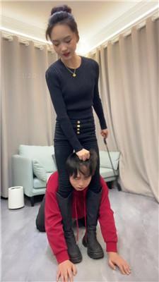【素人挖掘机】sp/长靴碾压狗爪/胯下乳/吃原味棉袜/坐脸窒息 艾彩调教库 第5张