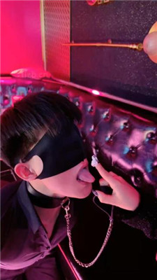 【潘妮女王】KTV-开发送酒服务生做狗 艾彩调教库 第6张