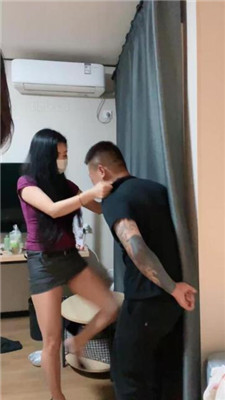 【莉宝儿】带素人175女大学生-膝盖顶裆/混合圣水/虐乳/脚耳光 艾彩调教库 第15张