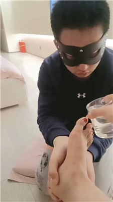 【莉轩】耳光/黑丝高跟踩虐 艾彩调教库 第9张