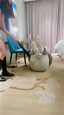 【薯条】双S-狗舌清理超脏鞋底/踩踏/白袜堵嘴/骑脖胯下辱 艾彩调教库 第18张