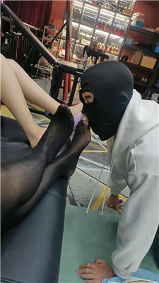 【咩祖】双S-黑丝+肉丝高跟美腿虐出轨男友 艾彩调教库 第13张