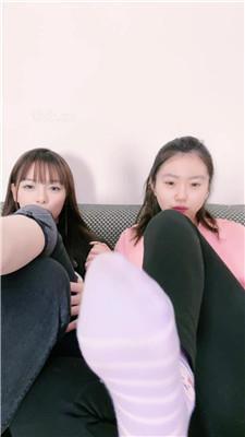 【妈咪酱】两闺蜜脚丫互相玩虐 艾彩调教库 第3张