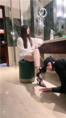 【琪琪大人】偷闻原味内裤被后妈发现 艾彩调教库 第6张