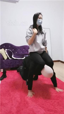 【凌儿女神】臭脚捂脸窒息/踩踏/骑马骑脖 艾彩调教库 第12张