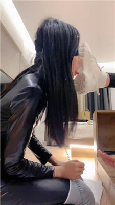 【米开朗】母畜-舔运动鞋白袜/踩踏喂食/当脚垫/sp 艾彩调教库 第15张
