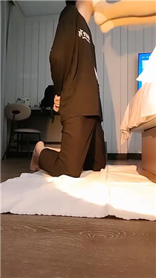 【米小唐】长靴踩虐/舔脏鞋发骚/喂口水 艾彩调教库 第14张