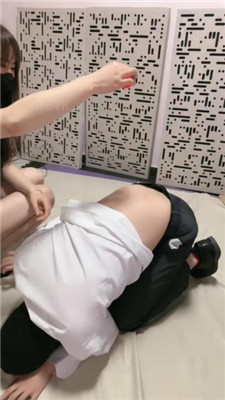 【清雅】女老板高跟暴力虐打西装狗 艾彩调教库 第9张
