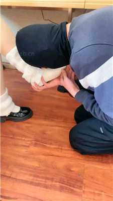 【姜果果】皮鞋白袜踩狗头 艾彩调教库 第6张