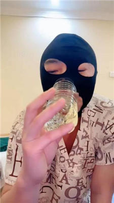 【不期而遇】清理脏鞋底/裸足狂舔/闻香水发骚 艾彩调教库 第6张