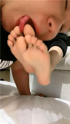 【冷御大大】近距离裸足恋足狂舔 艾彩调教库 第8张