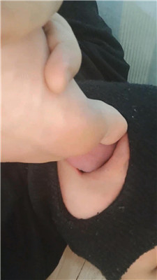 【樱樱】桌底视角-高中生S让狗除脚臭【下】 艾彩调教库 第17张