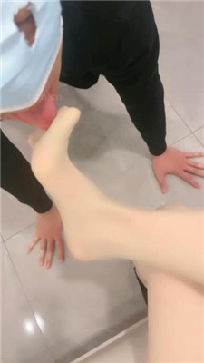 【九莲】品尝舞蹈生的肉丝脚/高跟踩狗脸 艾彩调教库 第7张
