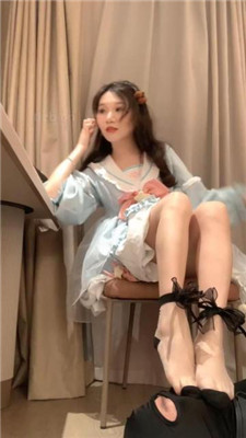 【小麦】皮鞋白袜萝莉S-磕头求虐/掐乳/臭脚狂舔 艾彩调教库 第15张