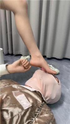 【樱木花道】素人首调-喂圣水/清理脏鞋底/踢踹/插嘴踩踏 艾彩调教库 第30张