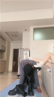 【不期而遇】高跟跺脸/长靴暴力踢踹/耳光挑战/闻原味 艾彩调教库 第8张
