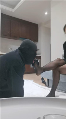 【左罗夫人】恶毒继母臭黑丝强迫舔 艾彩调教库 第5张