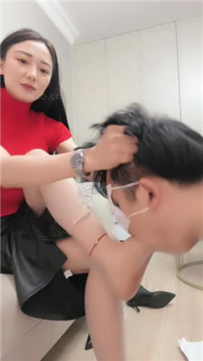 【三娘】挑战身体极限-口水/全踩/深喉插吐/跪舔呕吐物/磕头求饶 艾彩调教库 第18张