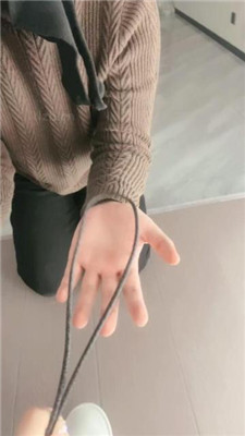 【子衿】揪耳朵/裸足踩伺候起床/叼黑袜/赏赐晨尿 艾彩调教库 第8张