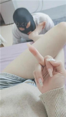 【灵竹】高跟裸足碾压踩/恋足舔 艾彩调教库 第12张