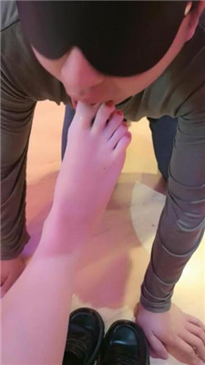 【蓝蓝大S】狗舌清理皮鞋脏棉袜 艾彩调教库 第7张