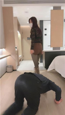 【晓雅】长靴女神-人肉坐垫/碾压踩/数据线抽/夹手指 艾彩调教库 第8张