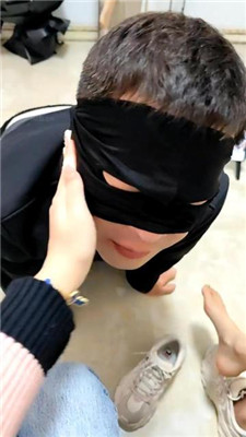 【文文文】双素人S-脏鞋原味棉袜踩虐【三视角版 艾彩调教库 第12张